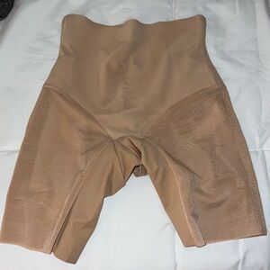 Honey Love Mid-Waist Short